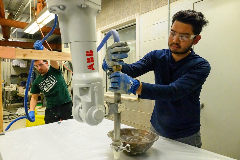 OHIO students work with a concrete printer in the Russ Research Opportunity Center