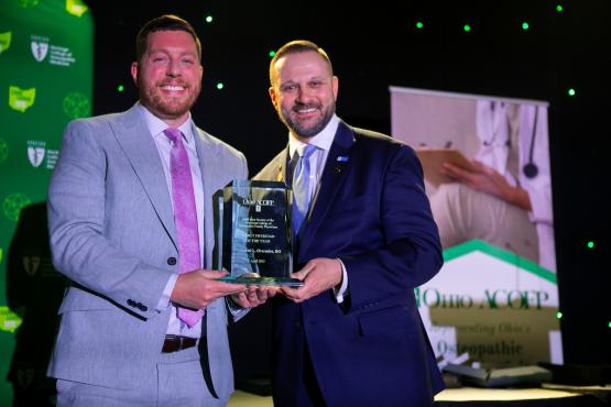  HCOM faculty Nathaniel Overmire receives award 