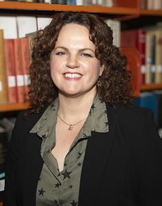 Rachel Hyde's profile photo with library shelves in the background